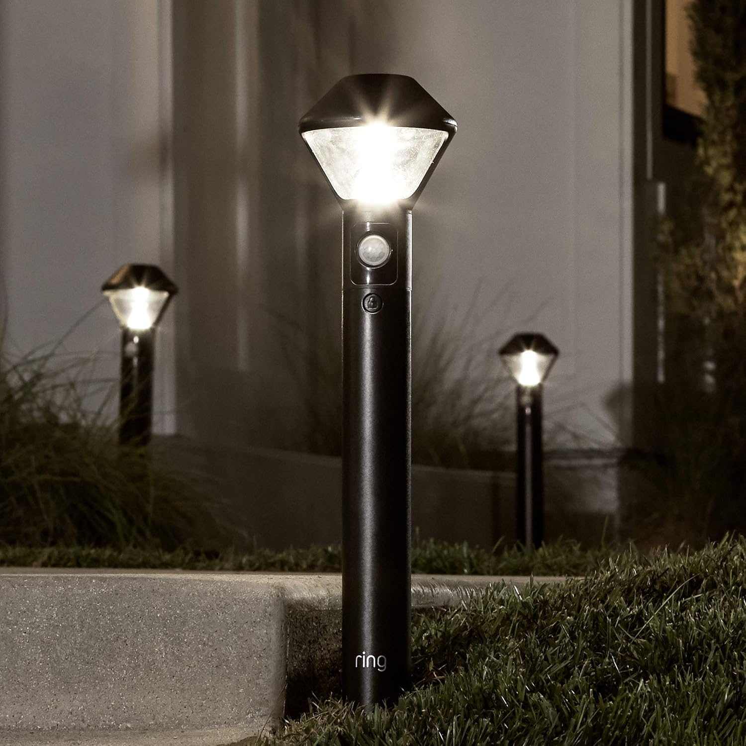 Ring Solar Pathlight Battery-Powered Outdoor Motion-Sensor Security Light